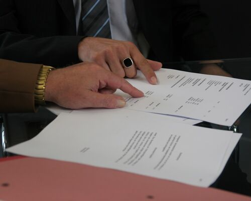 contract_consultation_office_meeting_chef_secretary_hand_understanding-1096224