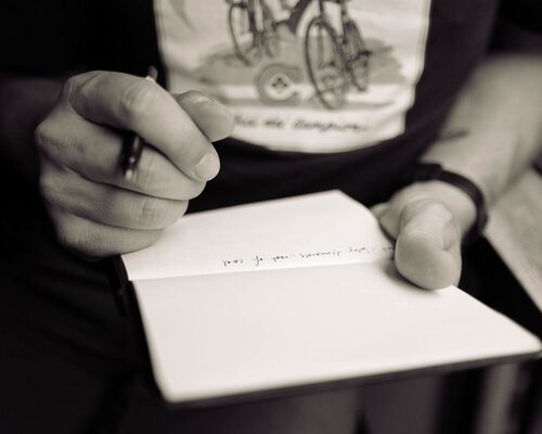 writing_hand_notes_holding_pen_fingers_document_text-595653