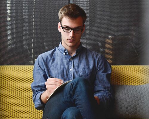 entrepreneur_startup_start_up_man_planing_business_office_businessman-764654